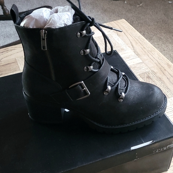 Torrid Brand New pebbled suede buckle booties with side zip size 9 - Picture 3 of 4